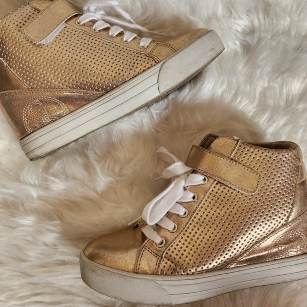 Metallic wedge sneakers